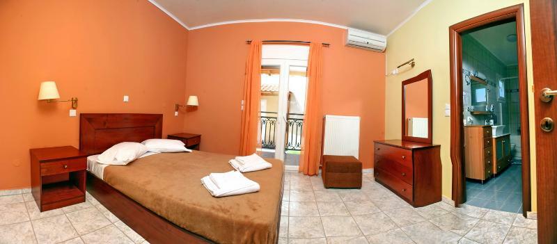 Yakinthos Garden Apartment อนัคซอส ภายนอก รูปภาพ